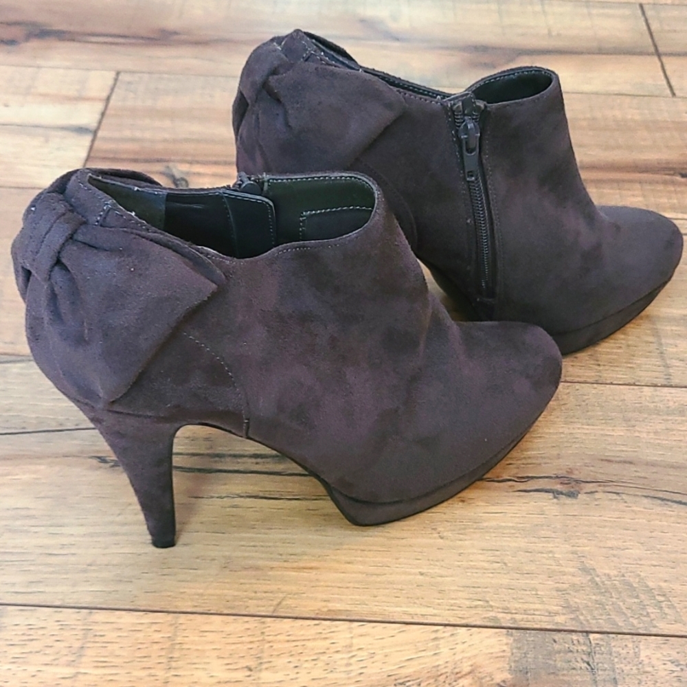 Women's Gray Bootie heels
